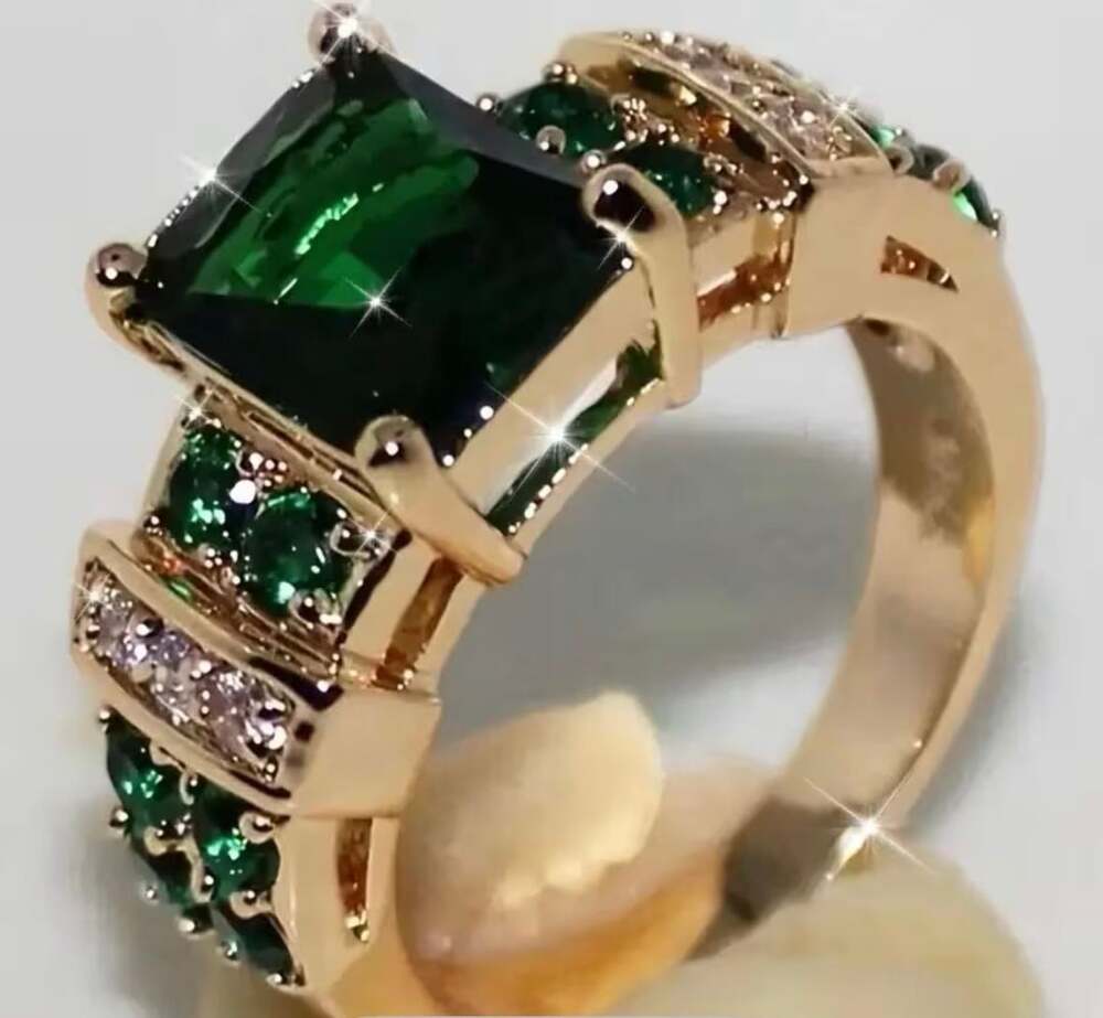 14k Gold Plated Emerald Green Cubic Zirconia Ring Size 8